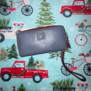 Dooney & Bourke large wristlet